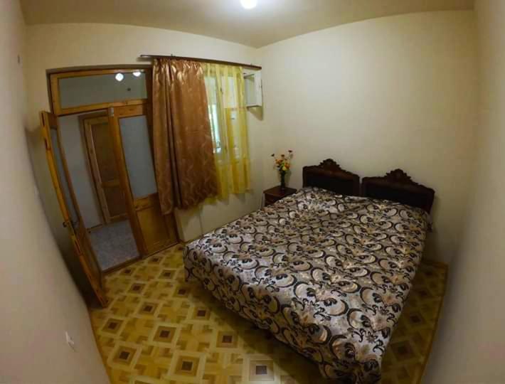 Nnn Guest House Goris Rum bild