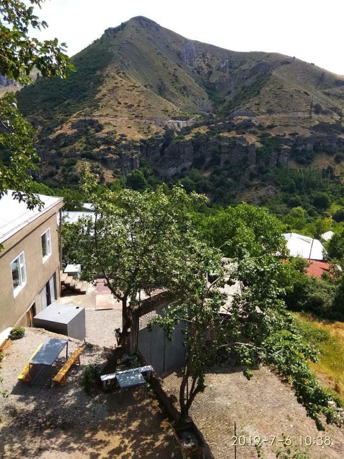 Nnn Guest House Goris Exteriör bild