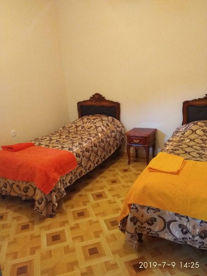 Nnn Guest House Goris Exteriör bild