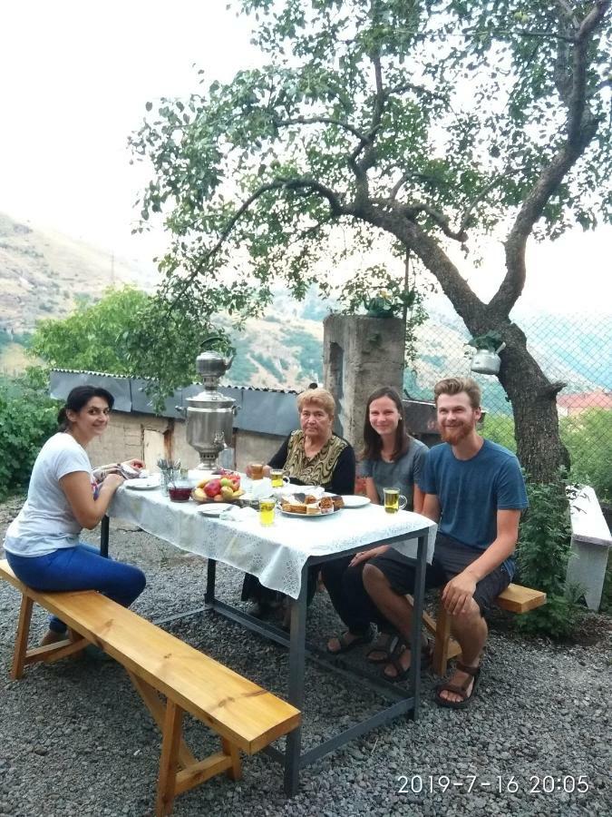 Nnn Guest House Goris Exteriör bild