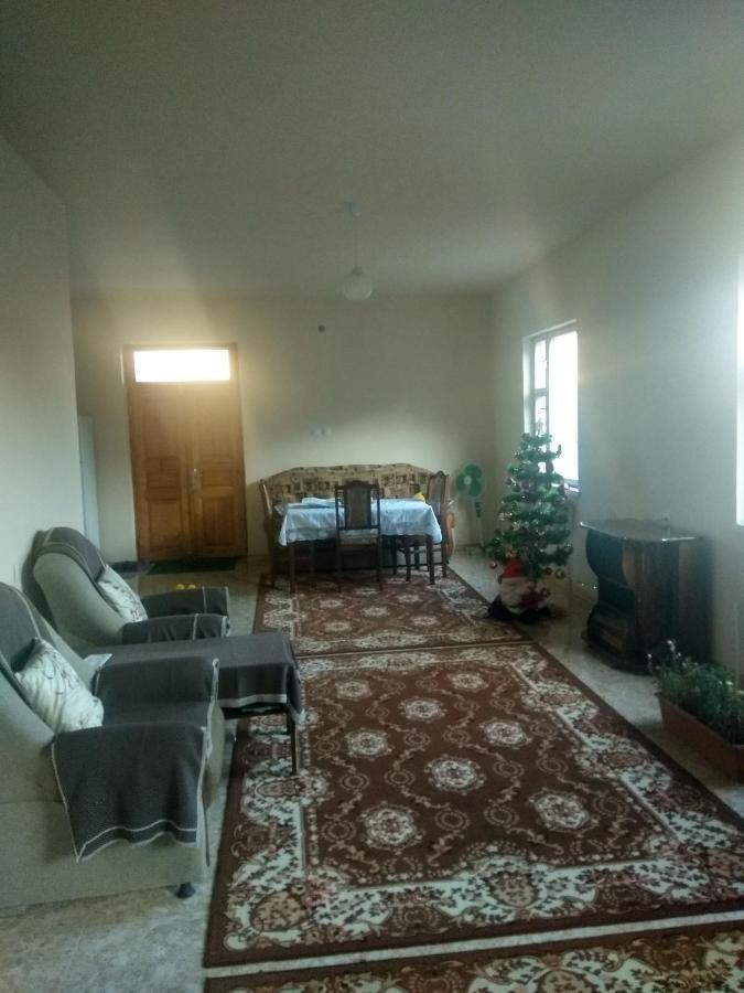 Nnn Guest House Goris Exteriör bild